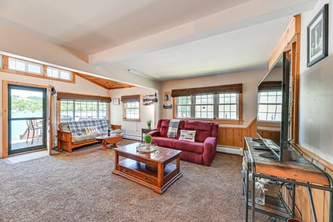 Cottage on Lamoka Lake w/ Deck, Grill & 3 Kayaks Cottage in Finger Lakes