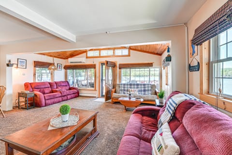 Cottage on Lamoka Lake w/ Deck, Grill & 3 Kayaks Cottage in Finger Lakes