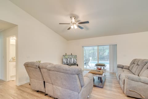 Near State Parks! Crystal River Home w/ Hot Tub House in Florida