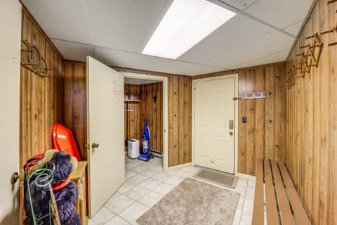 Ski, Hike! Family-Friendly Beech Mtn Cabin w/ Deck House in Beech Mountain