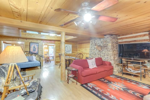 Mountain-View Cabin on Farm: 3 Mi to Town & Shops House in Mountain View