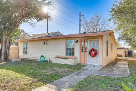 Family Home w/ Patio, 7 Mi to The Alamo! House in San Antonio