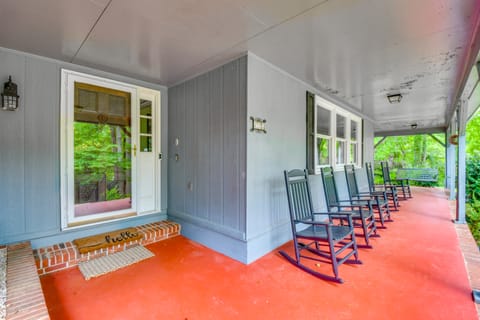 Spacious Home w/ Porch, 4 Mi to Downtown Clemson! House in Pickens County