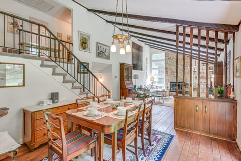 Spacious Home w/ Porch, 4 Mi to Downtown Clemson! House in Pickens County