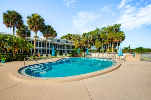Pool Access & Lanai: Riverfront Welaka Condo! Apartment in Florida