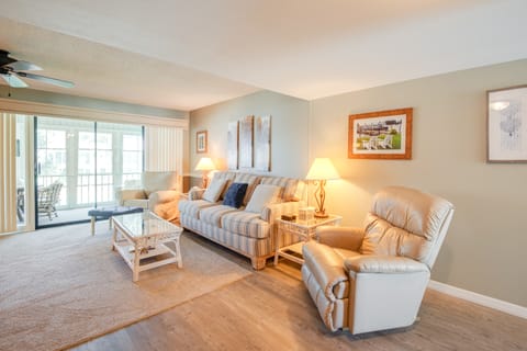 Pool Access & Lanai: Riverfront Welaka Condo! Apartment in Florida