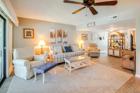 Pool Access & Lanai: Riverfront Welaka Condo! Apartment in Florida
