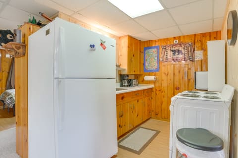 Cozy Onaway Vacation Rental w/ Deck & Fire Pit! House in Michigan