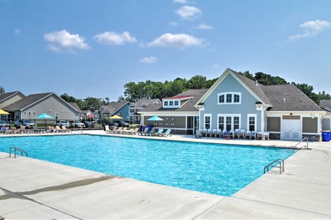 5 Mi to Bethany Beach: Retreat w/ Pool Access Apartment in Sussex County