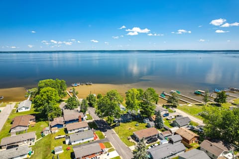 Houghton Lake Cottage w/ Patio: Walk to Waterfront Cottage in Houghton Lake