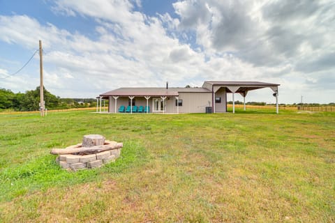Peaceful Vinita Home w/ Fire Pit: 11 Mi to Lake! House in Ozark Mountains