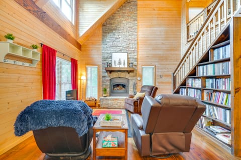 Crawford Cottage w/ Fireplace & Mountain Views! Cottage in Tennessee