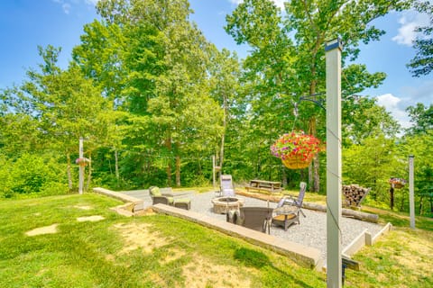 Crawford Cottage w/ Fireplace & Mountain Views! Cottage in Tennessee