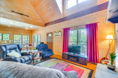 Crawford Cottage w/ Fireplace & Mountain Views! Cottage in Tennessee