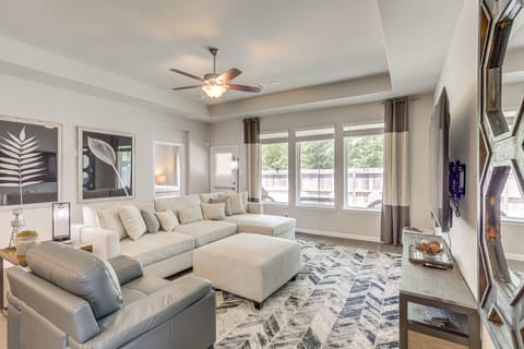 Walk to Brazos County Expo: Elegant Home w/ Grill! House in Bryan