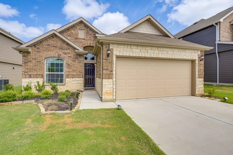 Walk to Brazos County Expo: Elegant Home w/ Grill! House in Bryan