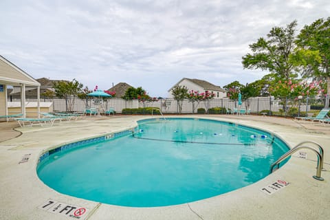 2 Mi to Surfside Beach: Coastal Escape w/ Balcony! Apartment in Surfside Beach