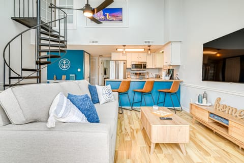 2 Mi to Surfside Beach: Coastal Escape w/ Balcony! Apartment in Surfside Beach