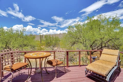 Chic Tucson Casita w/ Deck & Panoramic Views! House in Tanque Verde