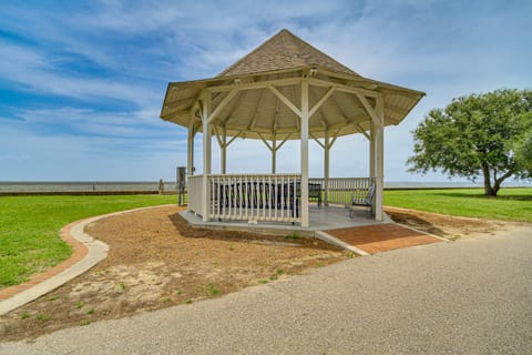Eclectic Mandeville Home: Walk to Lakefront Park House in Mandeville