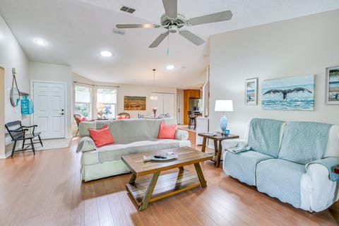 New Port Richey Home w/ Charcoal Grill Near Hiking House in Florida