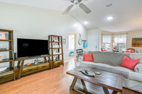 New Port Richey Home w/ Charcoal Grill Near Hiking House in Florida