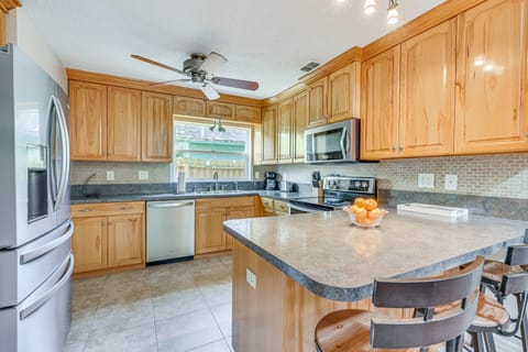 New Port Richey Home w/ Charcoal Grill Near Hiking House in Florida