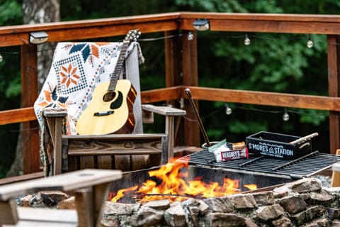 Secluded Cabin: Hot Tub & 10 Mi to Blue Ridge House in Georgia