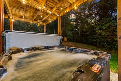 Secluded Cabin: Hot Tub & 10 Mi to Blue Ridge House in Georgia