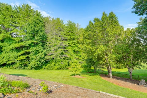 Modern Weaverville Apartment - Walk to Downtown! Apartment in Weaverville