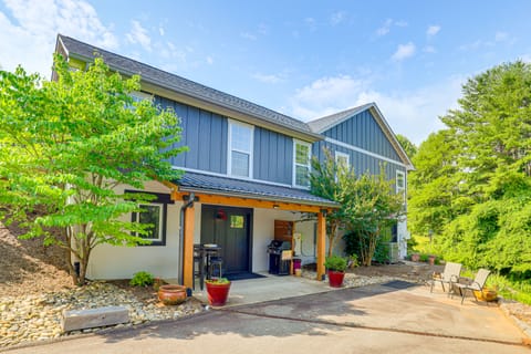 Modern Weaverville Apartment - Walk to Downtown! Apartment in Weaverville