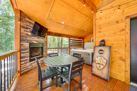 Broken Bow Cabin Near Choctaw Casino: Hot Tub! House in Broken Bow