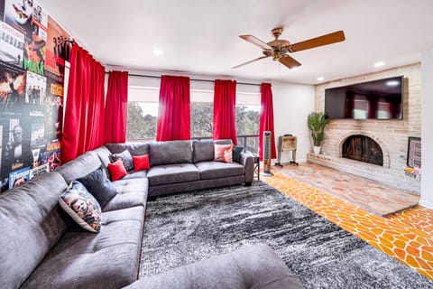 Unique & Stylish San Antonio Home w/ Deck! House in San Antonio