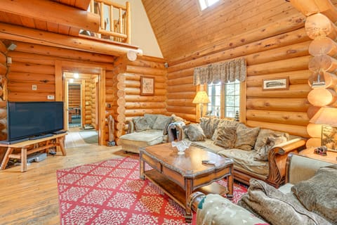Indoor Pool & Hot Tub! Spacious Sterling Cabin House in Michigan