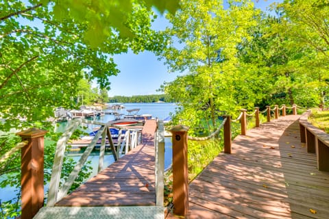 Walk to Lake Keowee: Idyllic Six Mile Cabin! House in Lake Keowee