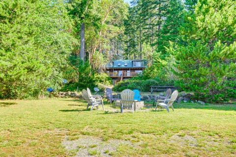 Port Orchard Lakefront Cabin w/ Fire Pit & Grill! House in Hood Canal