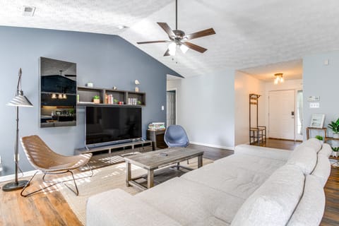 Knoxville Home w/ Sunroom ~ 9 Mi to Downtown! House in Knoxville