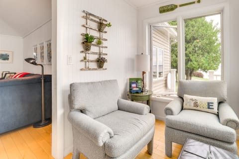 Lakefront Cottage Near Snowmobiling + Nub’s Nob! Cottage in Burt Lake