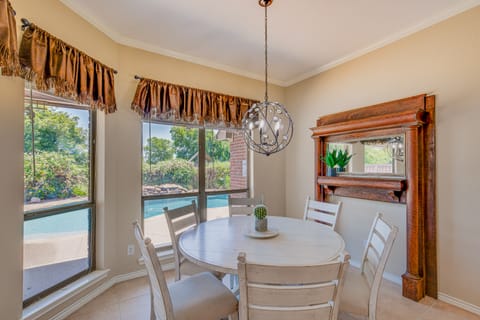 Sunny Stephenville Home w/ Pool: 4 Mi to Downtown House in Stephenville