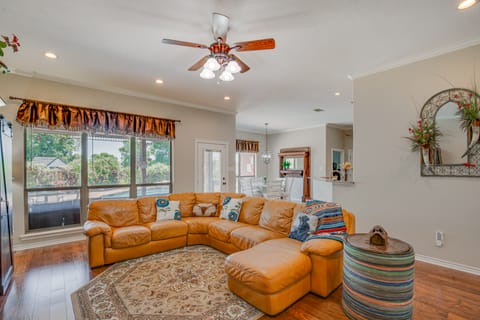 Sunny Stephenville Home w/ Pool: 4 Mi to Downtown House in Stephenville