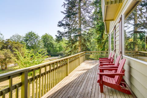 Langley Forest Cabin w/ Grill < 2 Mi to Downtown! House in Camano Island