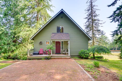 Langley Forest Cabin w/ Grill < 2 Mi to Downtown! House in Camano Island