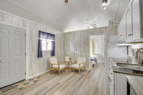 Picayune Tiny Home Rental ~ 11 Mi to Space Center! House in Mississippi