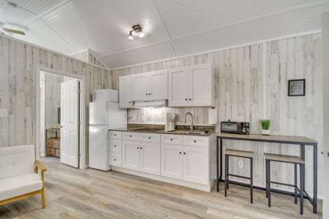 Picayune Tiny Home Rental ~ 11 Mi to Space Center! House in Mississippi