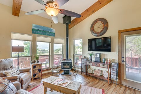 Medicine Park Cottage: Walk to Lake Lawtonka! Cottage in Medicine Park