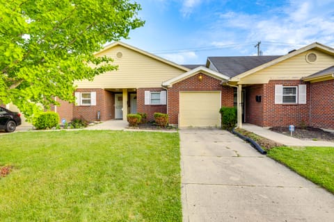 4 Mi to Dtwn Dayton: Convenient Condo w/ Grill Apartment in Dayton
