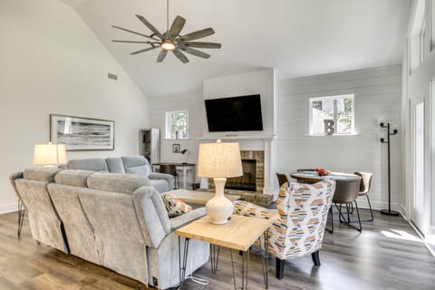 Lakefront McCormick Retreat w/ Patio & Views House in Clarks Hill Lake