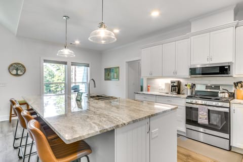 Lakefront McCormick Retreat w/ Patio & Views House in Clarks Hill Lake