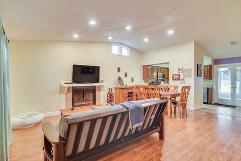 Pet-Friendly Tampa Bay Getaway: Walk to the Water! House in Oldsmar