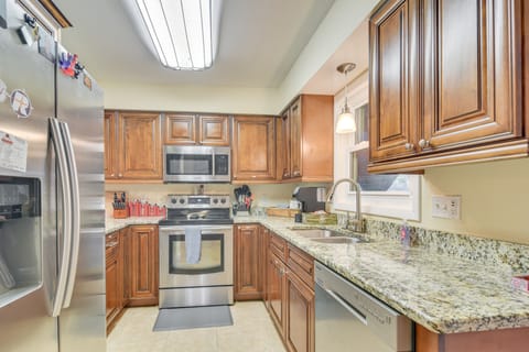 Pet-Friendly Tampa Bay Getaway: Walk to the Water! House in Oldsmar